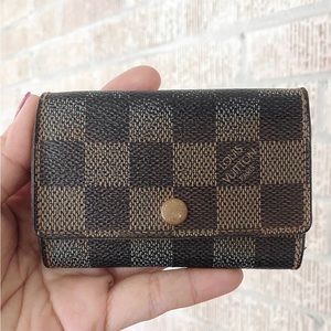 ⭐️SOLD⭐️Vintage 2004 Louis Vuitton 6-Key Holder // Damier Ebene